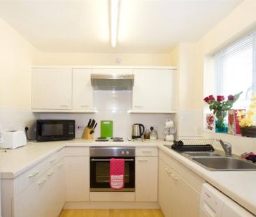 2 bedroom end of terrace house to rent - Photo 5