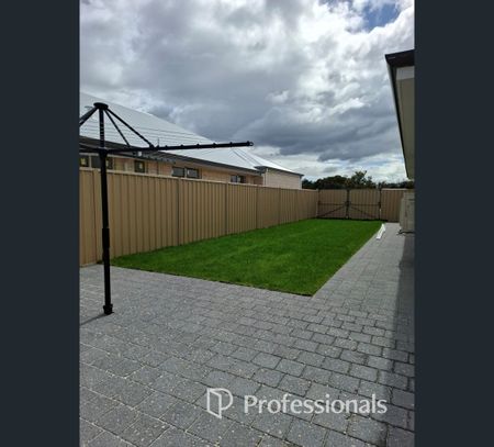 33A Hazelgrove Crescent, Millbridge, WA 6232 - Photo 4