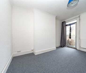 3 bedroom end of terrace house to rent - Photo 3