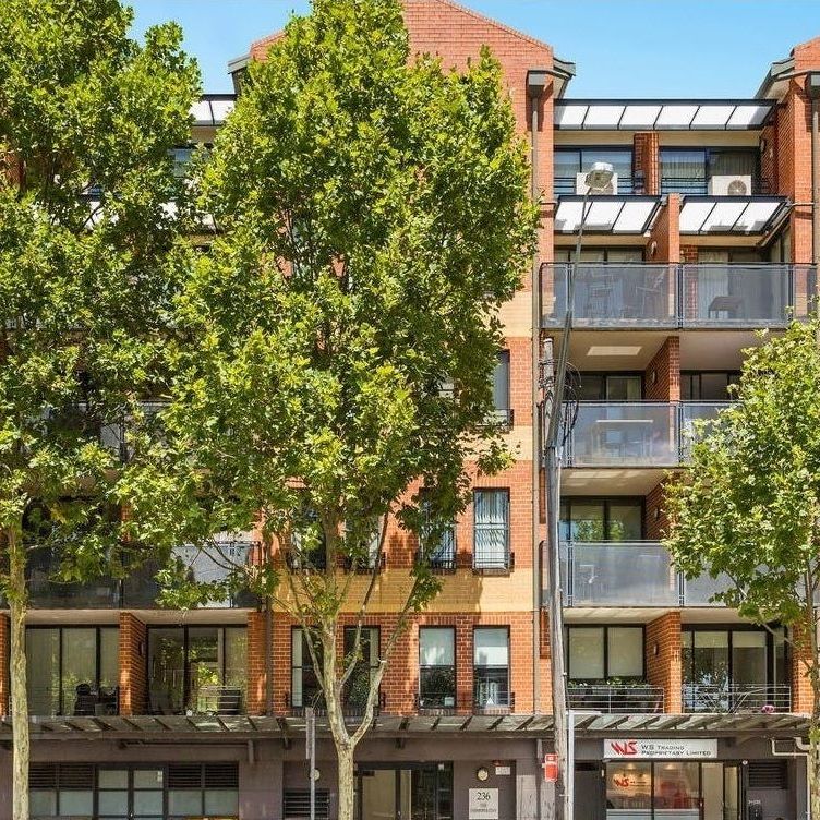 Superb One Bedder In Ultra Convenient Location - Photo 1