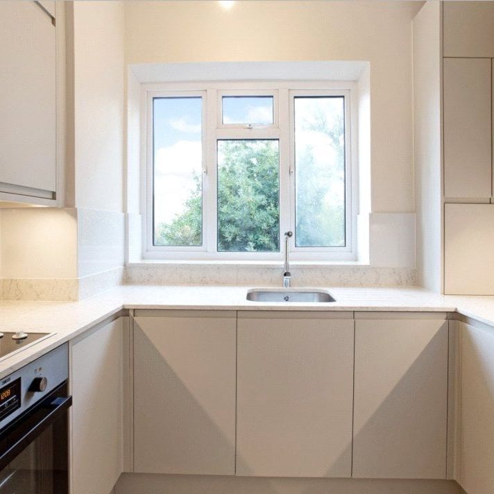 Baskerville Road, London, SW18 flat to rent - Photo 1