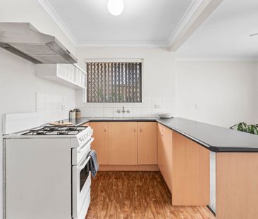 Tidy Two Bedroom Apartment in the Heart of Annerley - Photo 1