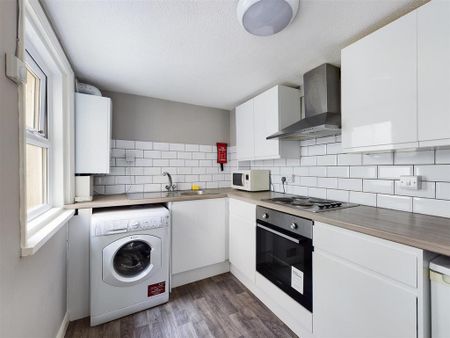 2 bedroom flat to rent - Photo 3