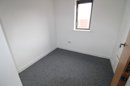 2 Bedroom,Apartment,Horseley Fields, Wolverhampton , WV13EJ£995.00P/M - Photo 4