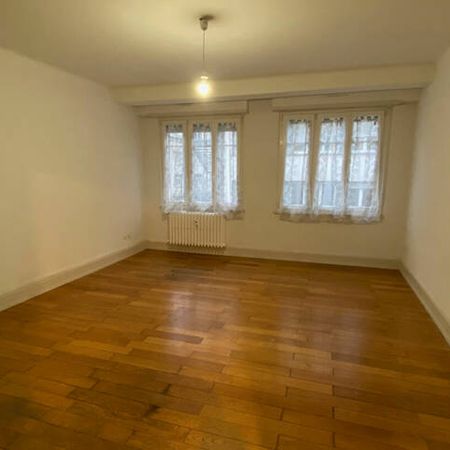 A LOUER - GRAND 2 PIECES AVEC BALCONS - STRASBOURG CENTRE - Photo 4