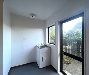 Tidy Brick & Tile Home - Photo 2