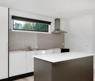 Spacious Two Bedroom Townhouse - Photo 5