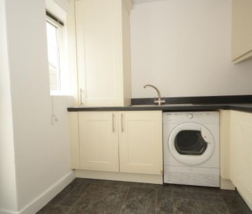 4 bedroom detached house to rent - Photo 6