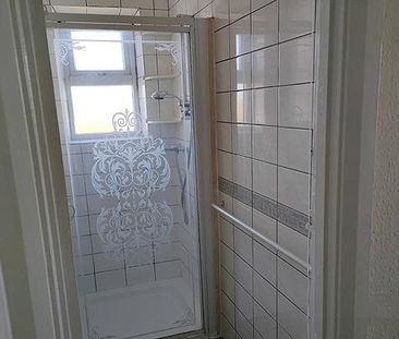 4 bedroom semi-detached house to rent - Photo 4