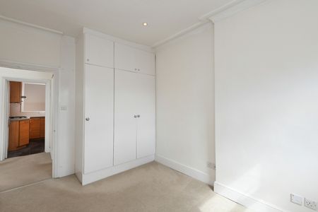 2 Bed Flat, Buckland Crescent, NW3 - Photo 2