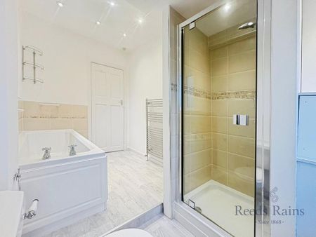 3 bedroom semi-detached house to rent - Photo 3