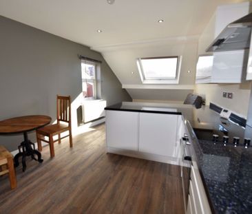 2 bedroom Flat in Woodsley Road, Leeds - Photo 3