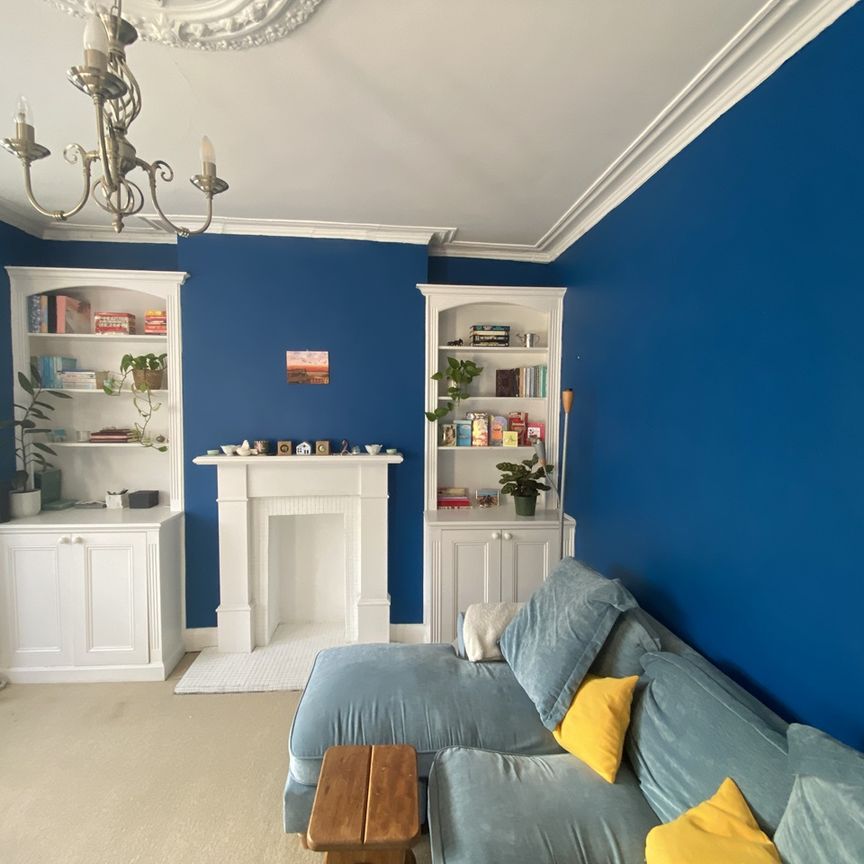 2 Bed Flat, Afghan Road, SW11 - Photo 1