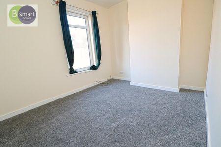 2 bedroom end of terrace house to rent - Photo 2