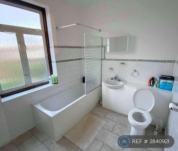 1 bedroom in a house share to rent - Photo 5