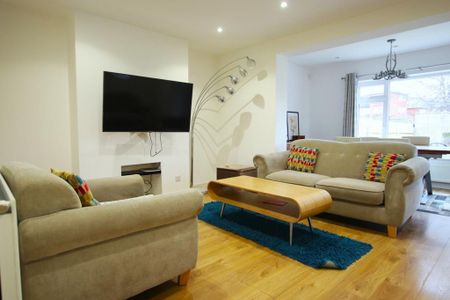 4 bedroom end of terrace house to rent - Photo 3