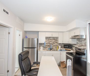 **COZY UNIT** 1 Bedroom Apartment in Hamilton!! - Photo 1