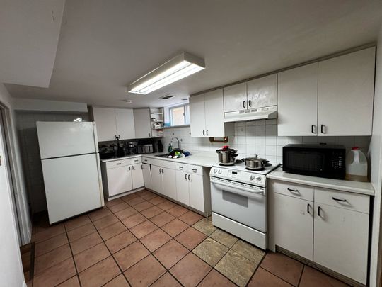 For Lease - 31 Valencia Crescent Unit# Lower Level, Toronto, Ontario - Photo 1