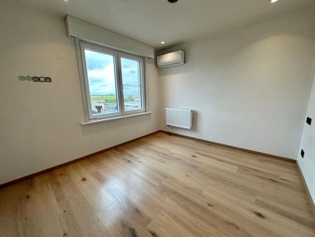 Zeer kwalitatief gerenoveerde rijwoning met hoge afwerking in Watervliet. - Photo 3