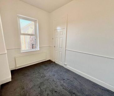 3 bedroom flat to rent - Photo 4