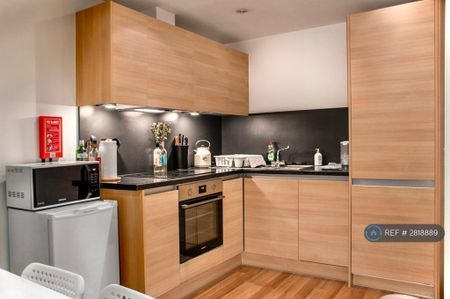 2 bedroom flat to rent - Photo 3