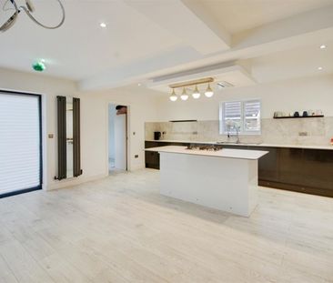 Duncan Way, Bushey - Photo 1