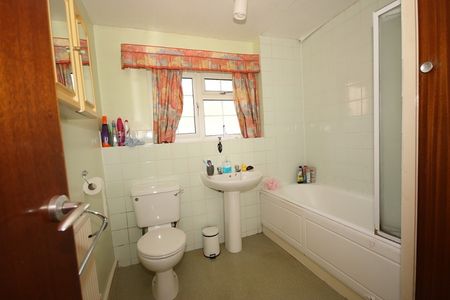 Belgrave Manor, Woking - Photo 4