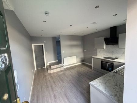 High Street Southend on Sea, Property for rent - Photo 5