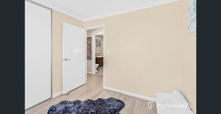 Spacious & Stylish Street-Front Villa! - Photo 4