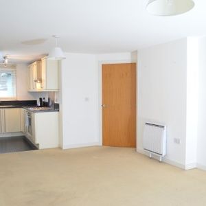 2 bed, 2 bath flat available - Downham Boulevard, IP3 - Photo 2