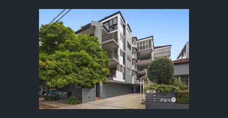 Boutique Park Front Apartment Offering a Coveted Riverside Lifestyle - Photo 4