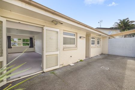 Charming 2-bedroom, 1-bathroom unit on Turret Road - Photo 5