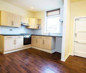 2 bedroom terraced house to rent - Photo 4