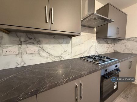 3 bedroom terraced house to rent - Photo 4