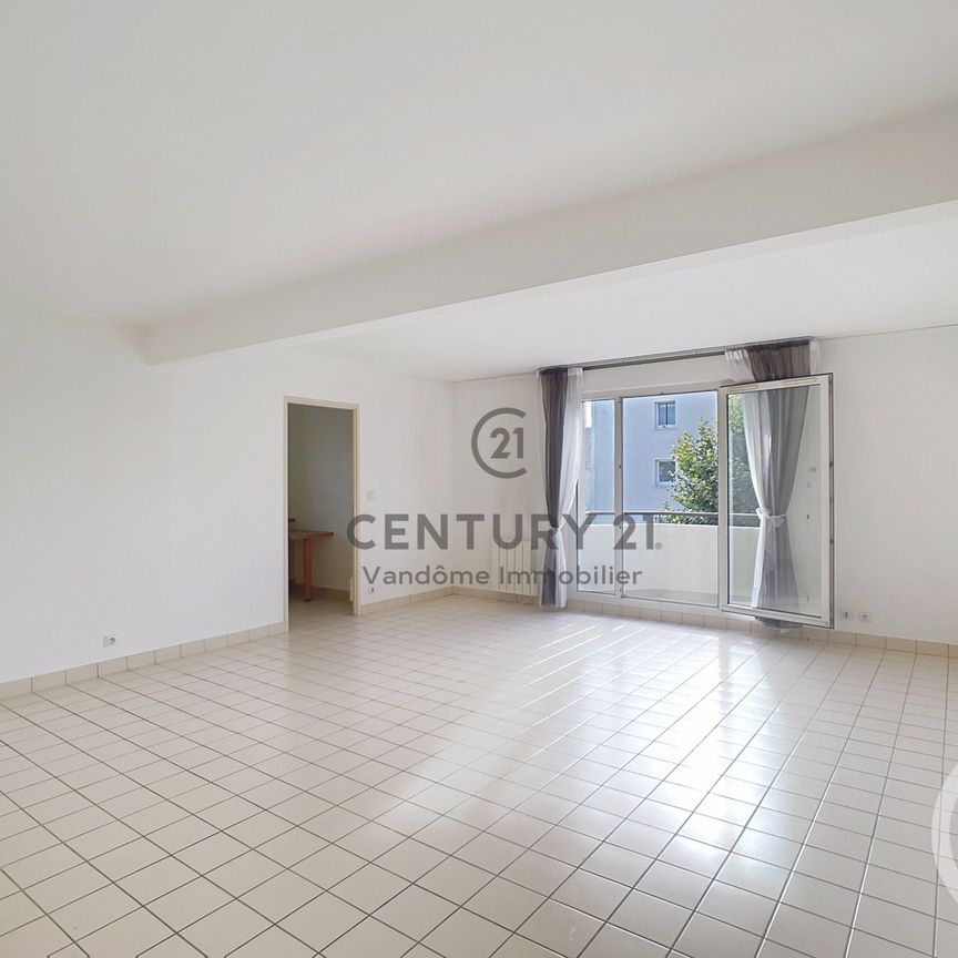 Location Appartement 3 pièces 70m² CREPY EN VALOIS 60800 - Photo 1