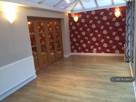 3 bedroom semi-detached house to rent - Photo 2