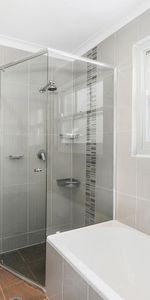 Impressive family home - In Ideal Location - Photo 4