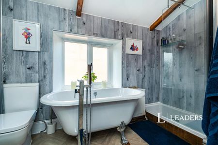 3 bedroom semi-detached house to rent - Photo 2