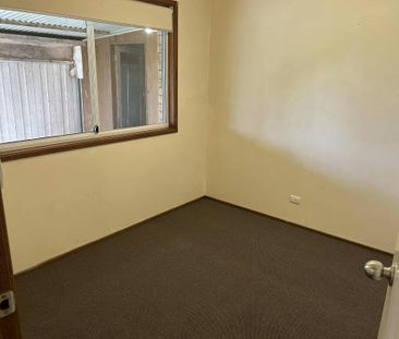 Tidy Three Bedroom in Oxley Vale - Photo 4