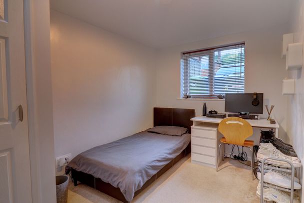 4 bedroom semi detached house to rent - Photo 1