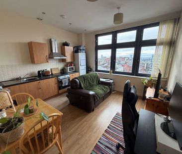 1 Bed Flat, Central Garden, L1 - Photo 2