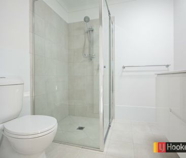 Modern Two Bedroom Home - Photo 4