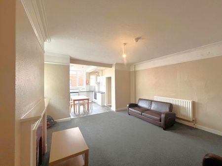 5 Bed Maisonette, Stokes Croft, BS1 - Photo 2