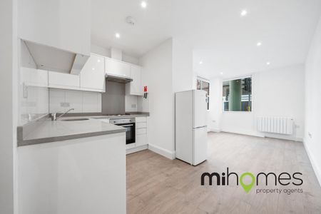 Studio to rent - Photo 2