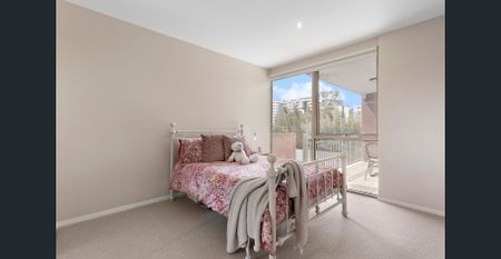 Furnished Spacious Apartment Living - Photo 4