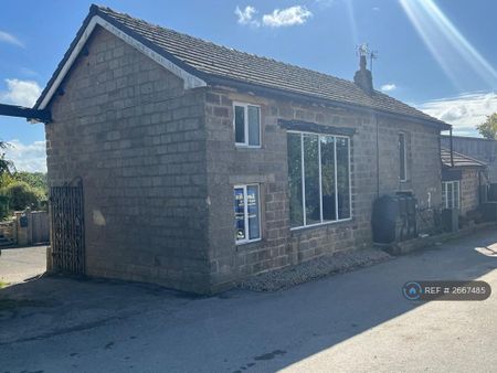 4 bedroom semi-detached house to rent - Photo 2