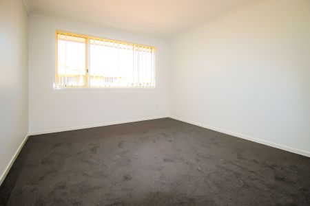 3 BEDROOM TOWNHOUSE - Photo 4