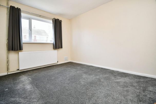 3 bedroom Bungalow To Let Total Size: 1077 SQ FT - Photo 1