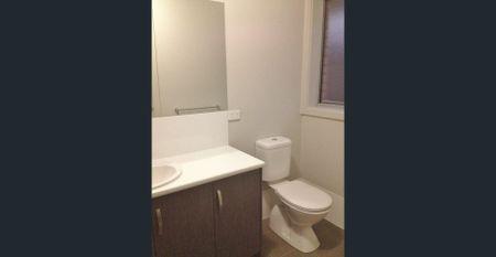 4 BR, 2 BATHROOM HOME IN PREMIUM LOCATION! - Photo 5