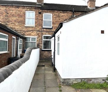2 bedroom terraced house to rent - Photo 4